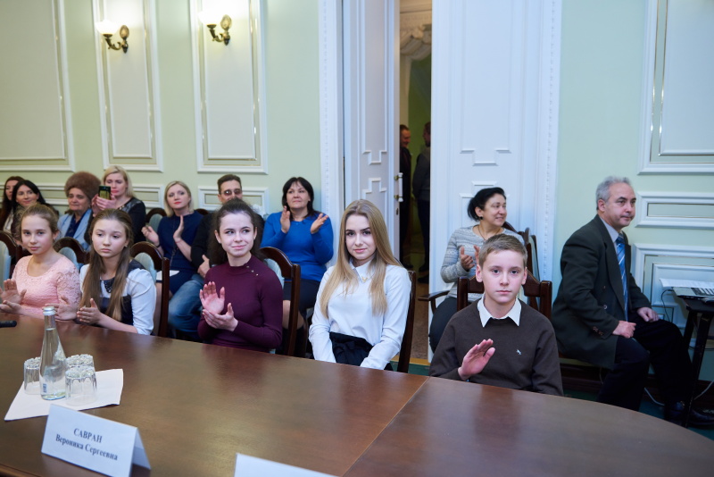 Кращих школярів Шевченківського району нагородили іменними стипендіями
