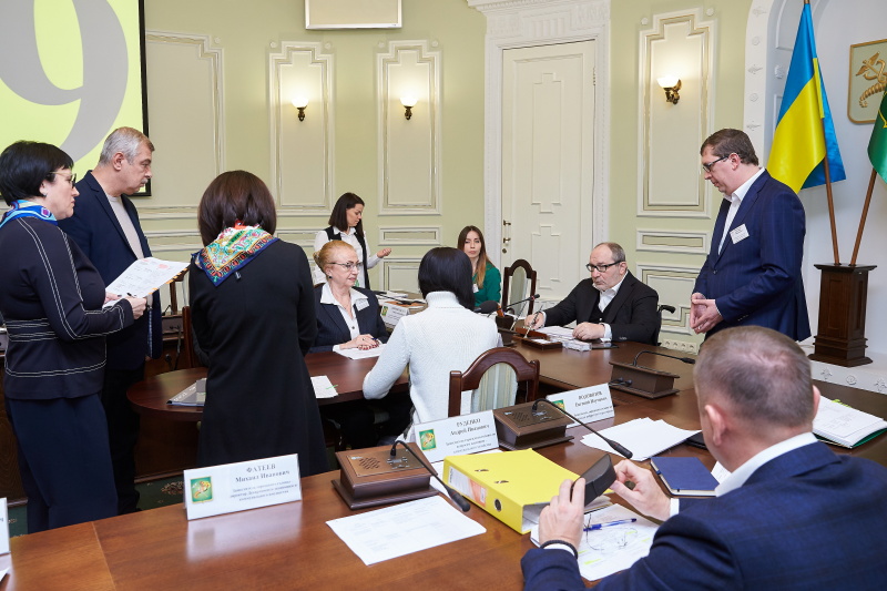 Геннадій Кернес провів прийом працівників освіти