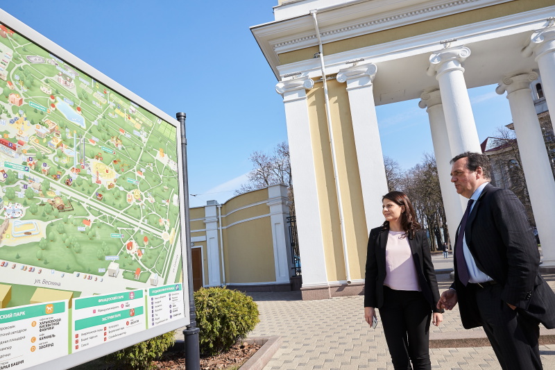 Глава представництва ЄІБ відвідав парк Горького 