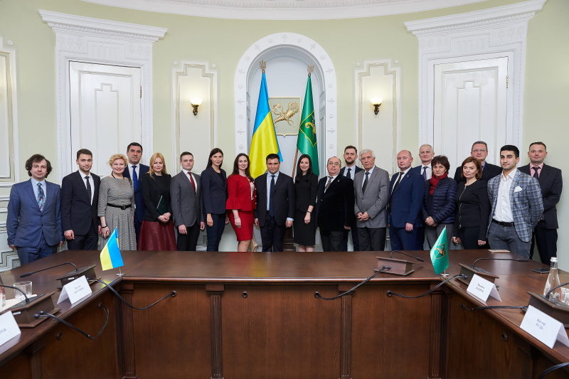 Павло Клімкін вручив сертифікати слухачам Школи молодого дипломата