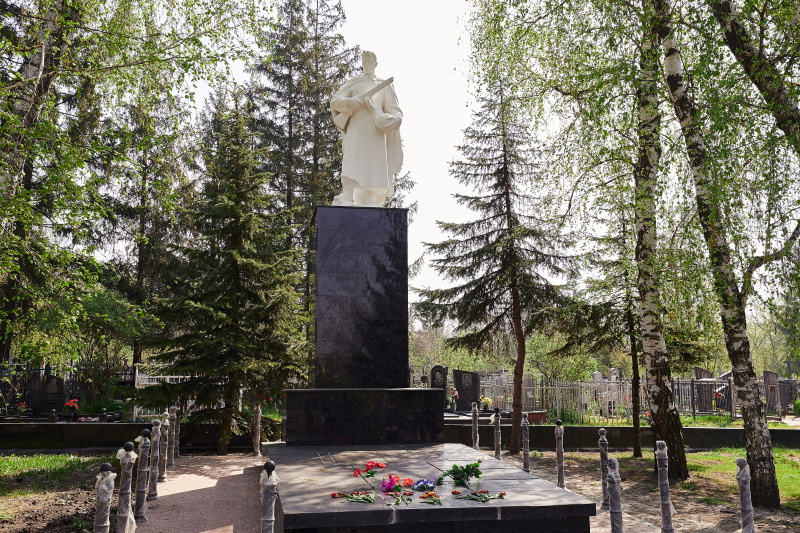 У Харкові впорядковують братські поховання