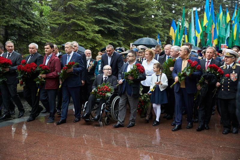 Харків'яни поклали квіти на Меморіалі Слави