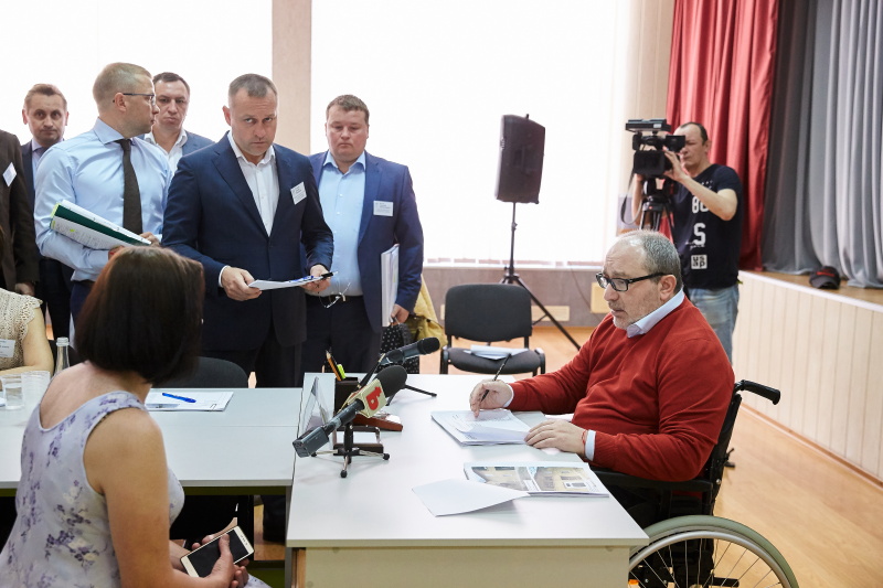 Геннадій Кернес провів особистий прийом у 116-й школі