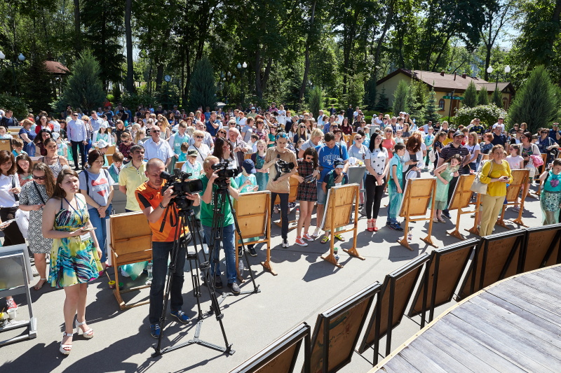 Міський голова нагородив переможців конкурсу дитячого малюнка 
