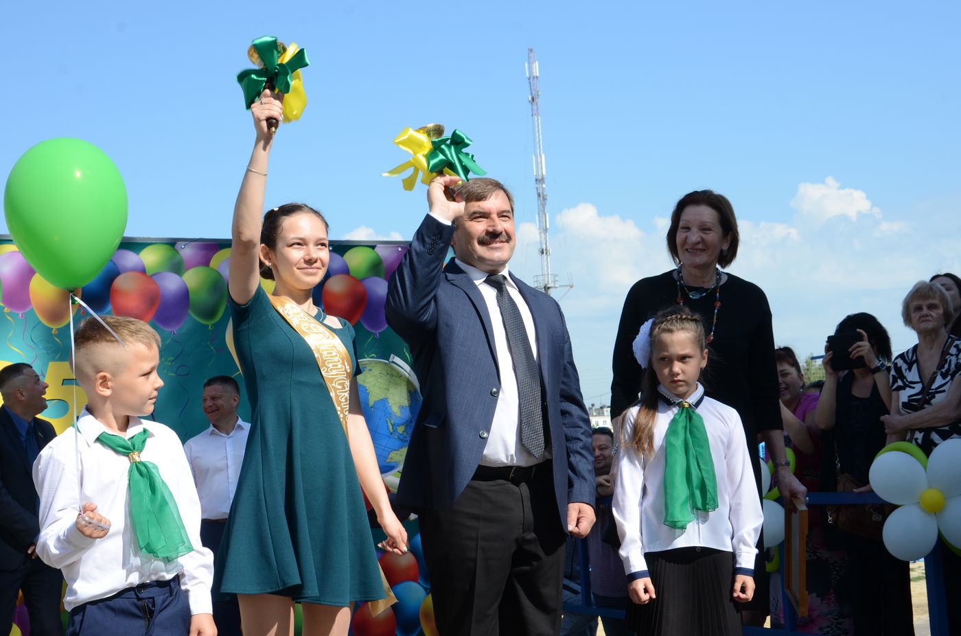 Олександр Новак привітав школярів із закінченням навчального року