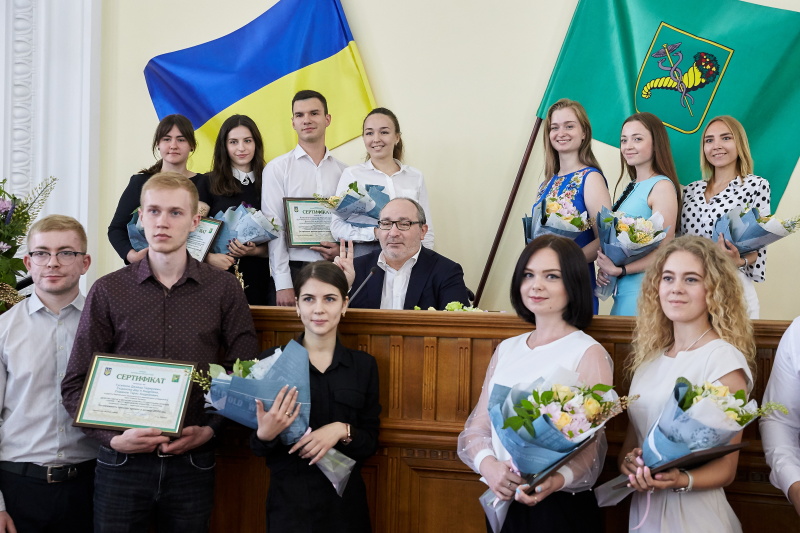 Геннадій Кернес нагородив переможців конкурсу студентських проектів