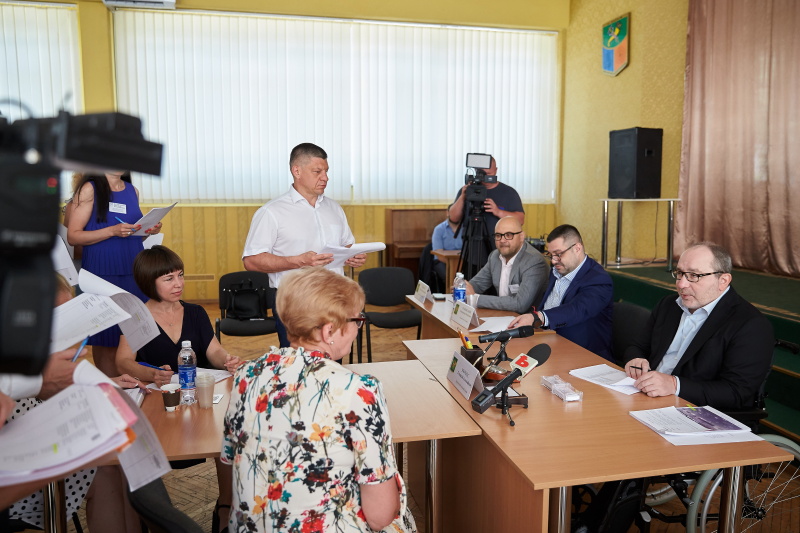 Геннадій Кернес провів прийом працівників освіти