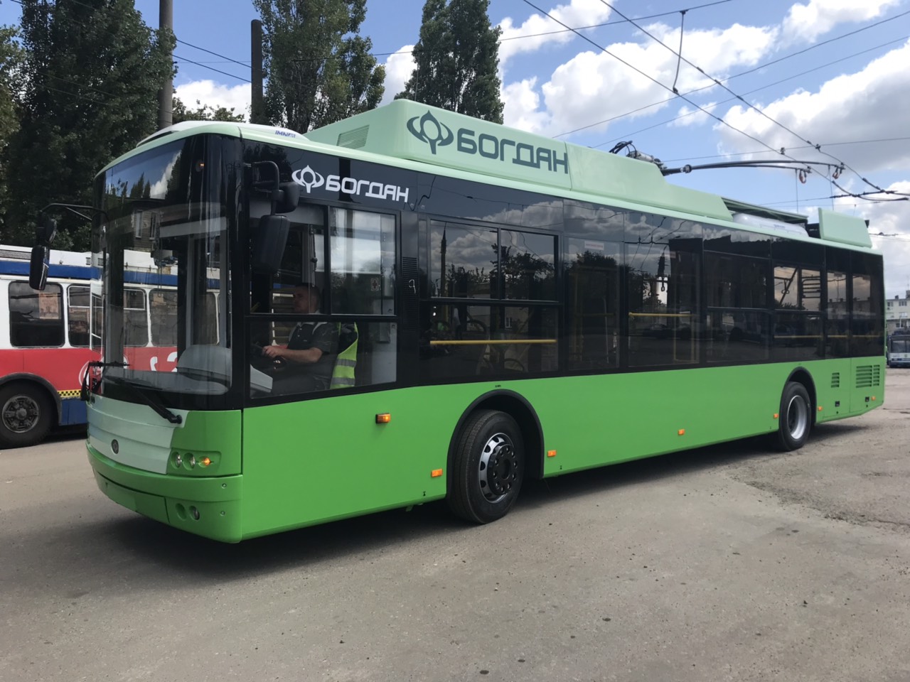 Нові тролейбуси вийшли на маршрути міста 