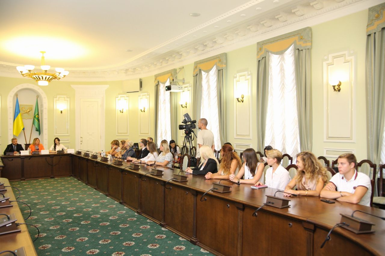 У міськраді відбувся благодійний форум «Краса врятує світ»
