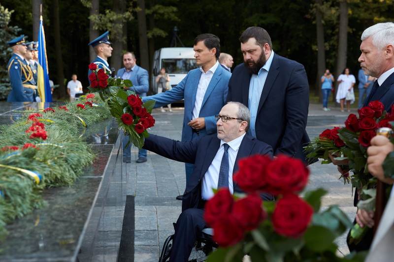 Геннадій Кернес: Харків зазнав величезних втрат, але й зробив колосальний внесок у перемогу