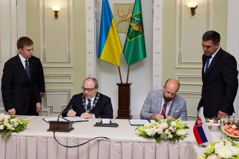 Геннадій Кернес і мер словацької Трнави підписали Меморандум про співпрацю 