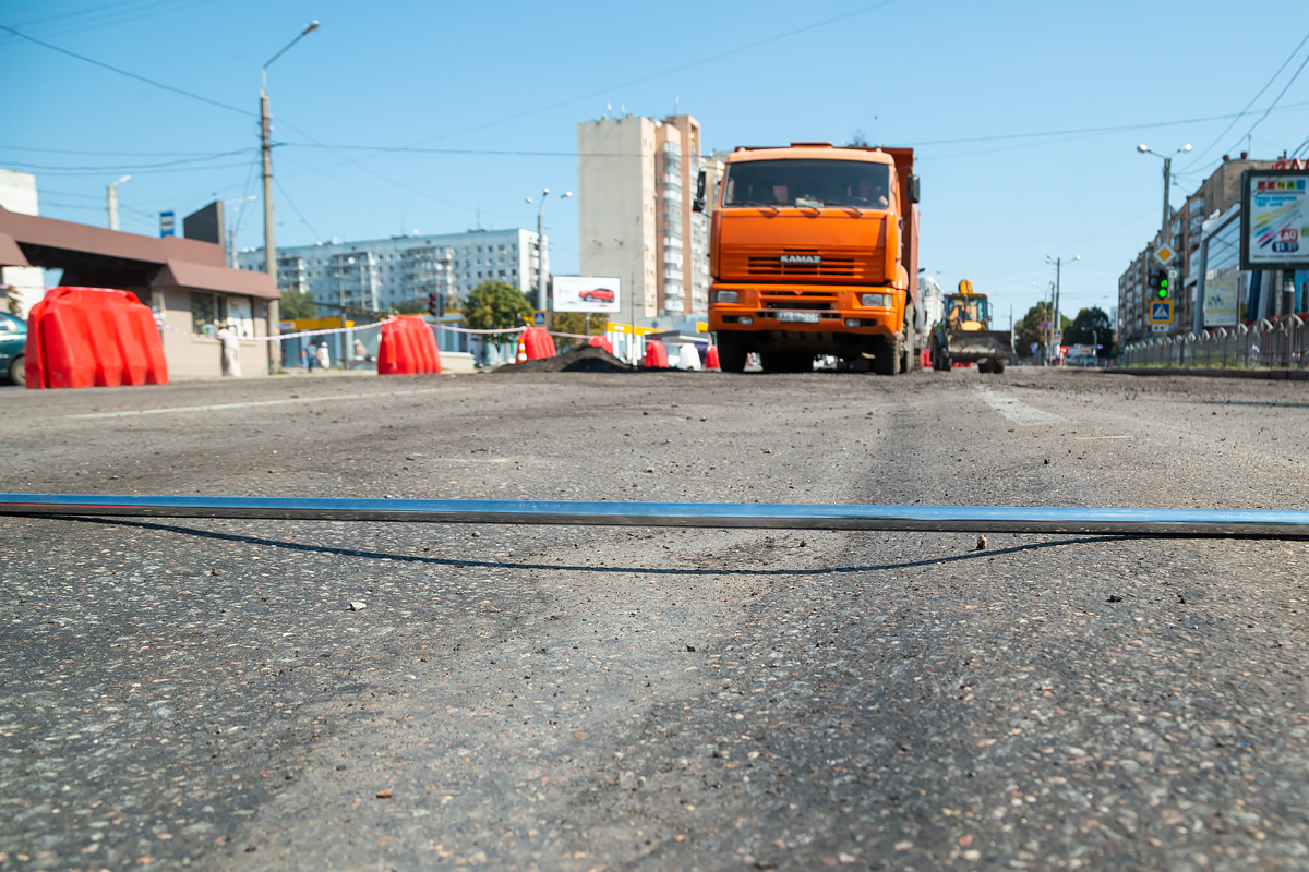 На вулиці Полтавський шлях ремонтують дорогу 