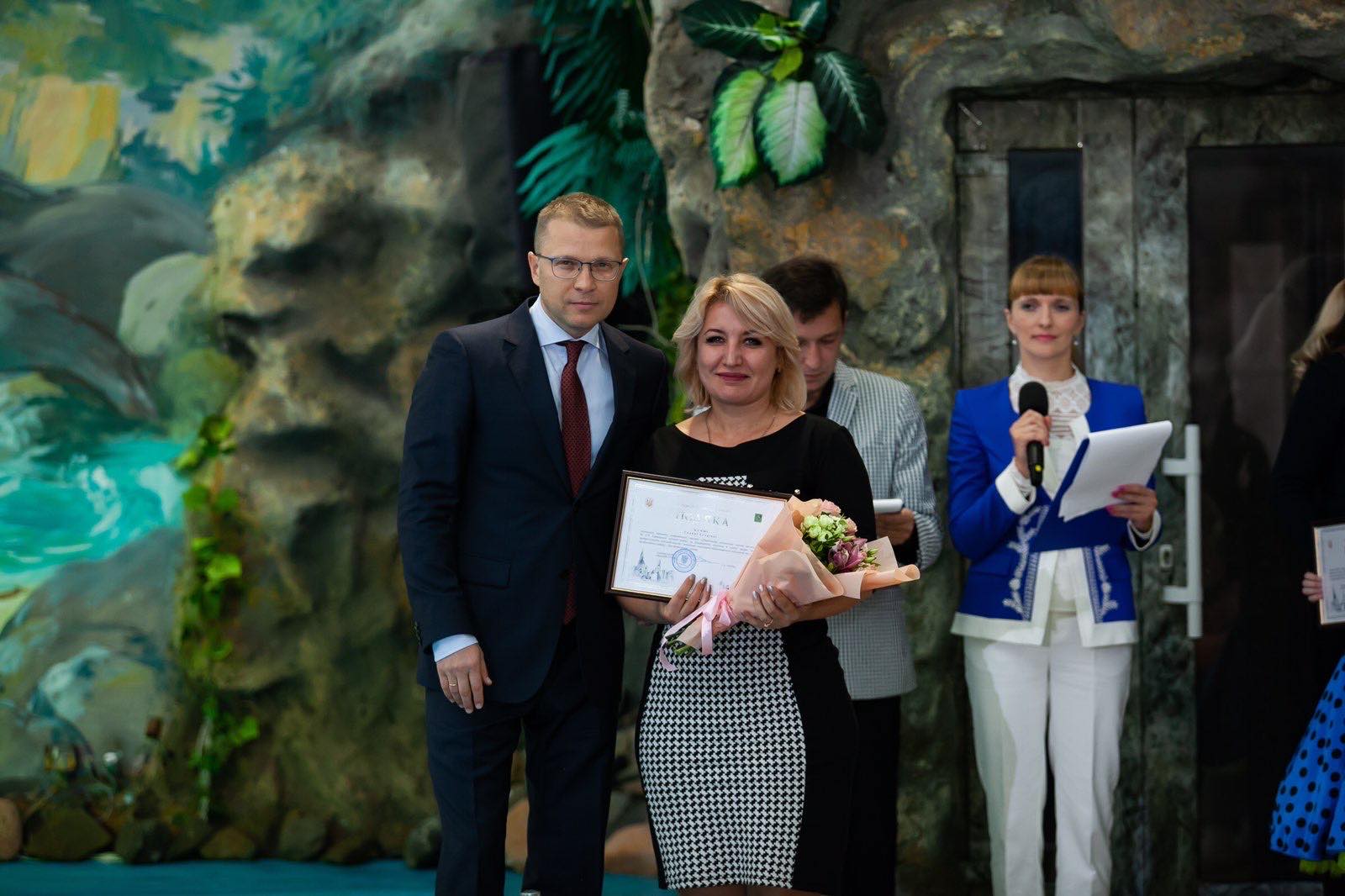 Вчителів Шевченківського району привітали з професійним святом 