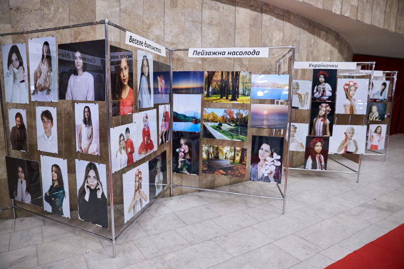В оперному відкрилася фотовиставка учасників проекту «Харків - місто талантів»