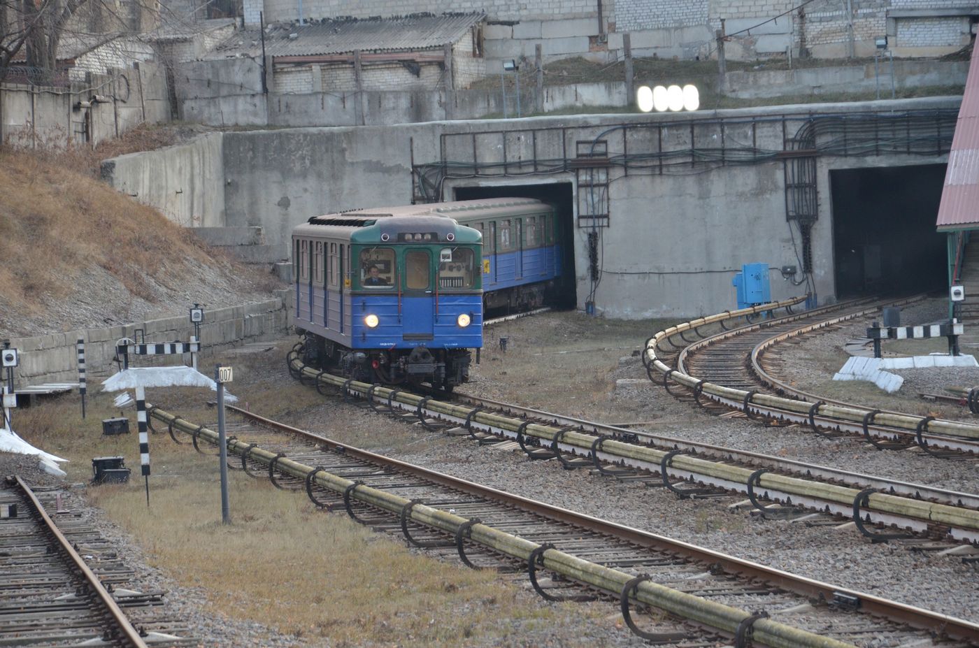 Учасник телепроекту «Мрій і дій» Єгор Авраменко у харківському метрополітені