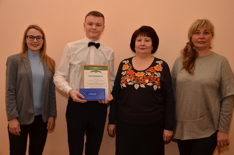 В Індустріальному районі відзначили кращих учнів
