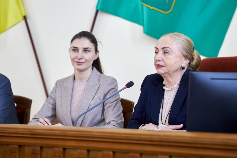 Канадські фахівці прочитали у міськраді лекцію на тему гендерної рівності