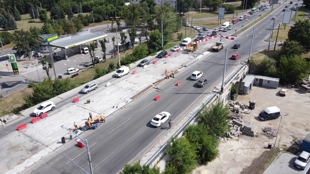 Реконструкцію Комунального шляхопроводу планують завершити до кінця літа 