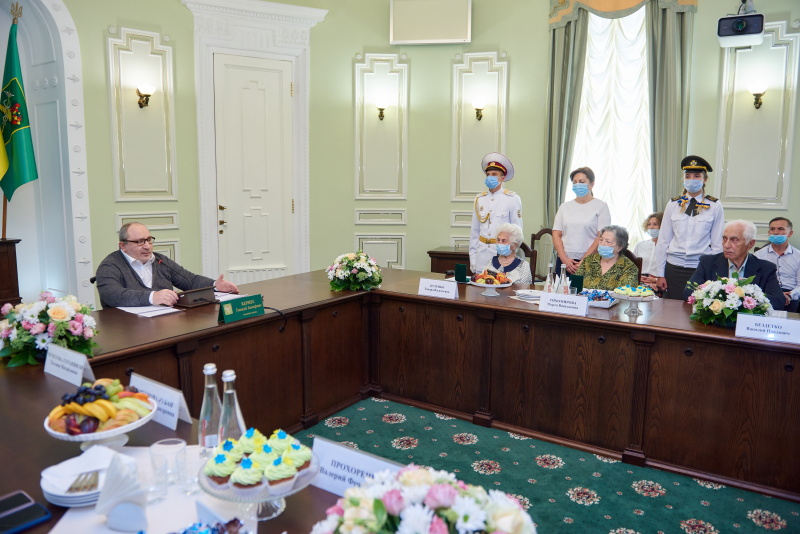 Геннадій Кернес привітав ветеранів Другої світової війни з Днем міста