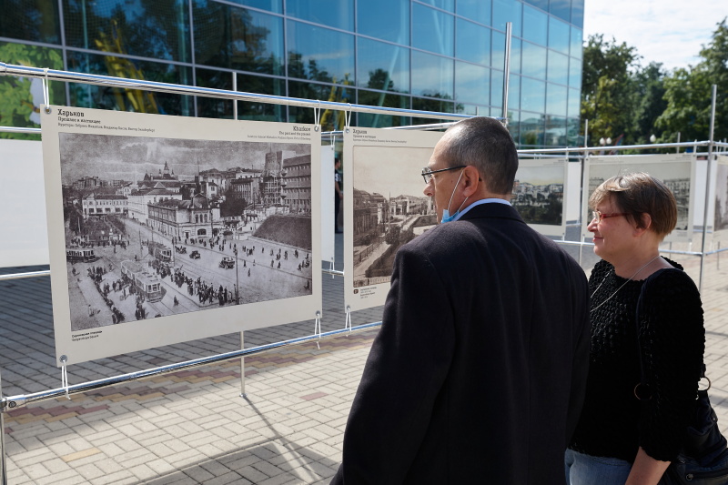 У парку Горького відкрилася фотовиставка, присвячена визволенню Харкова