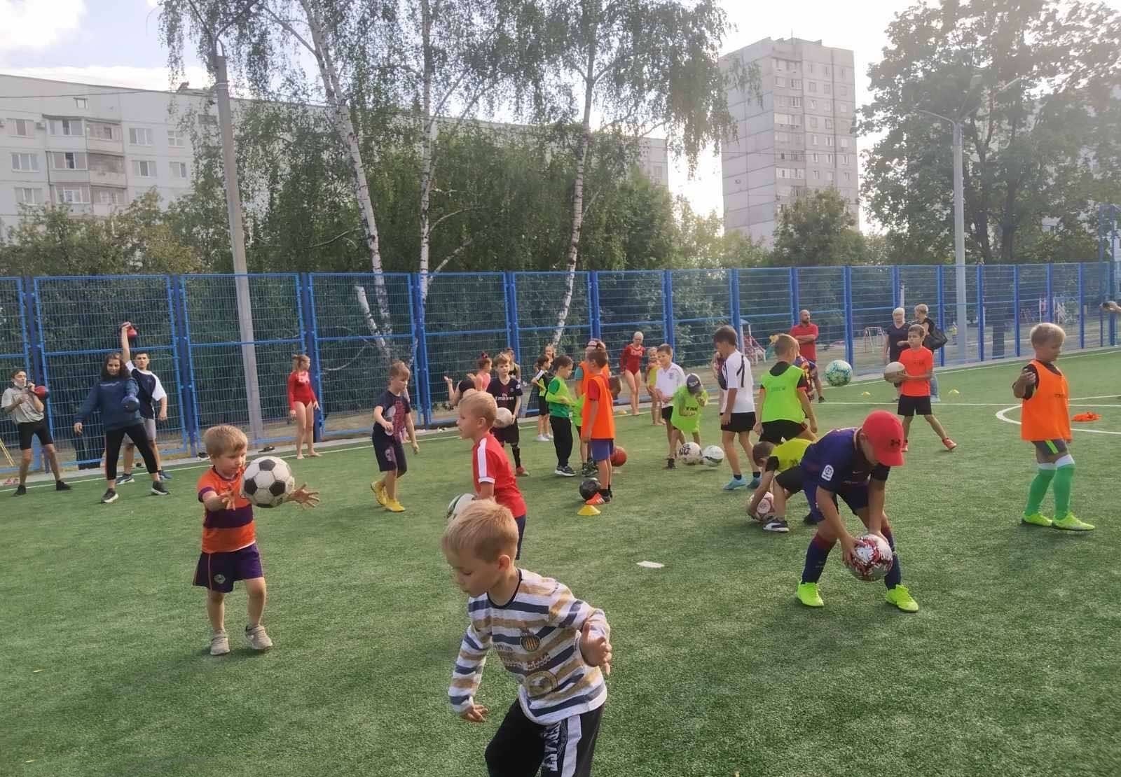 У Немишлянському районі відбулося спортивне свято на оновленому стадіоні