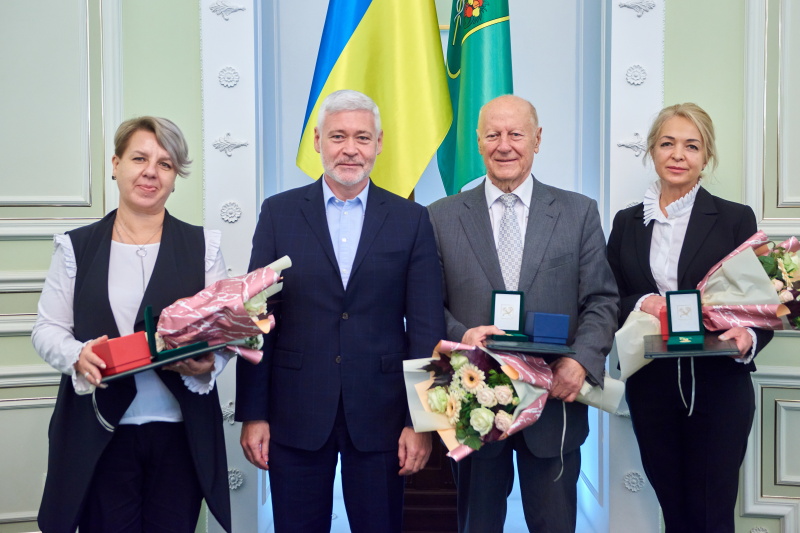Кращим педагогам Харкова вручили грамоти міської ради 