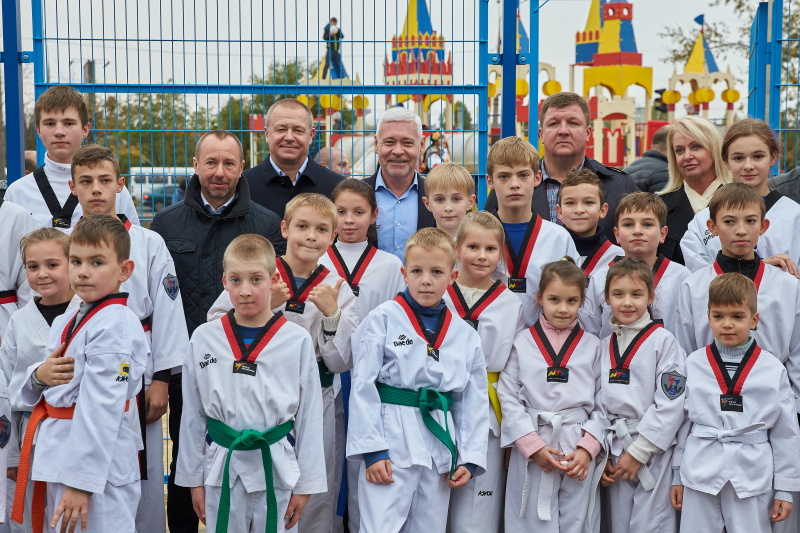 У Слобідському районі відкрили великий спортивно-ігровий майданчик