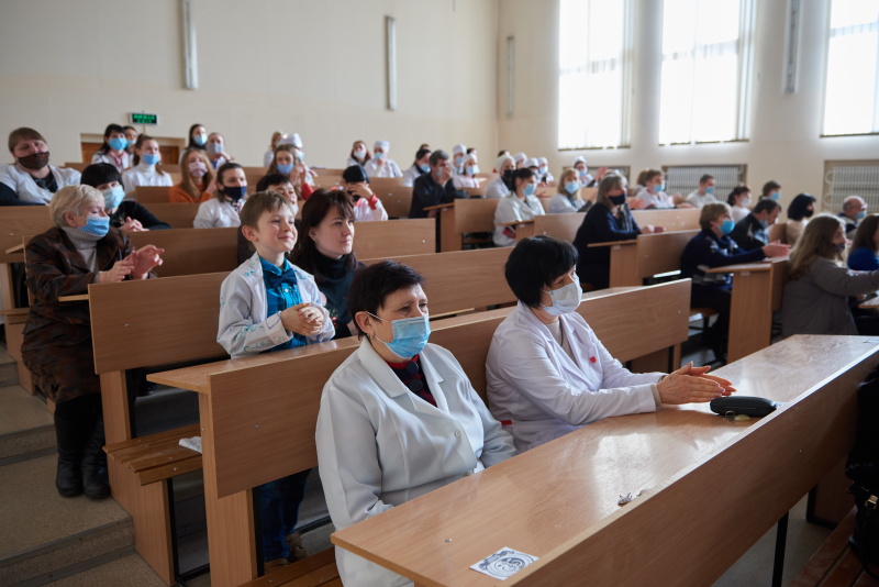 У фармацевтичному коледжі пройшов випуск молодих фахівців