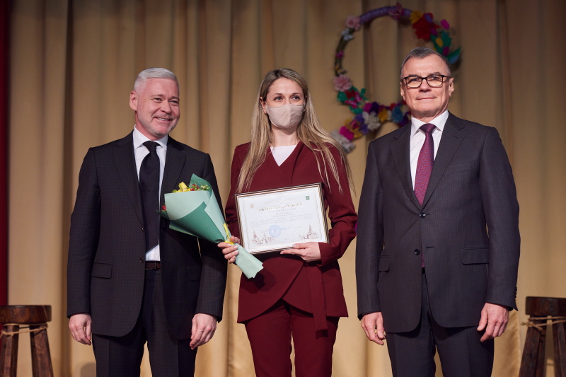 Ігор Терехов привітав із 8 Березня співробітниць «Турбоатома» 