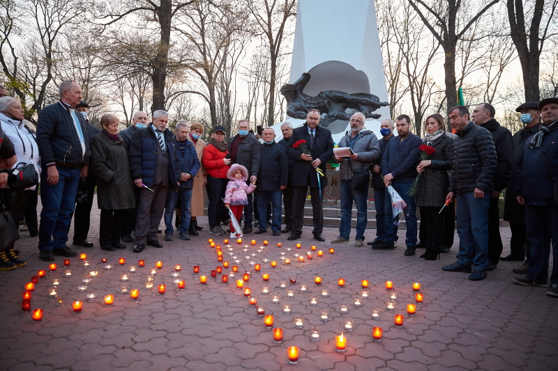 Харків'яни запалили свічки в пам'ять про ліквідаторів Чорнобильської катастрофи