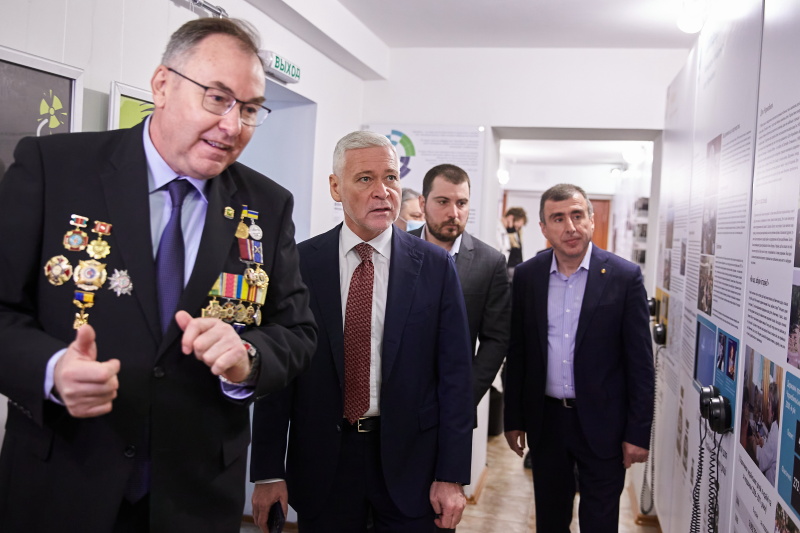 Ігор Терехов зустрівся з харківськими чорнобильцями та вручив їм нагороди