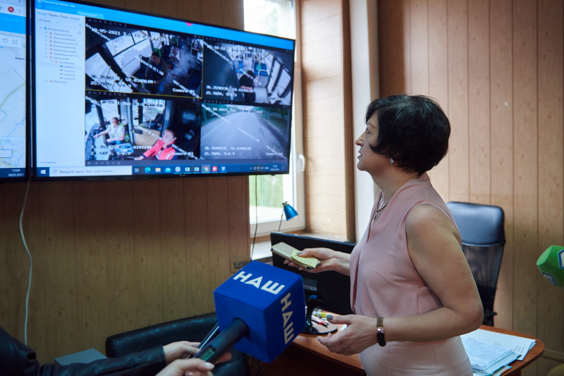 У міському електротранспорті показали роботу тривожної кнопки