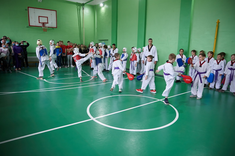 У школі-інтернаті №14 відкрили новий стадіон - 5