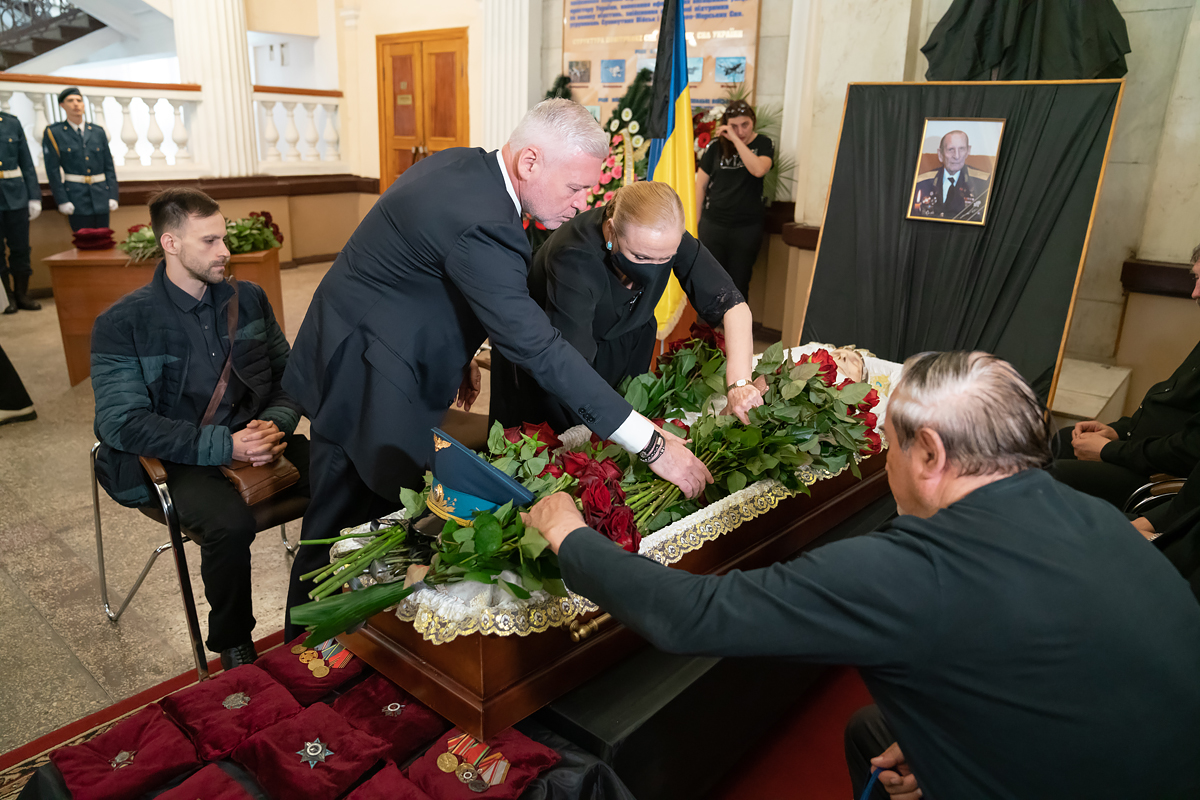 У Харкові попрощалися з Михайлом Карпєєвим - 10
