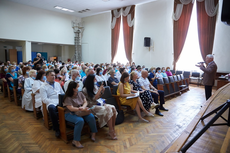 Ігор Терехов привітав зі святом працівників лікарні на залізничному транспорті - 2