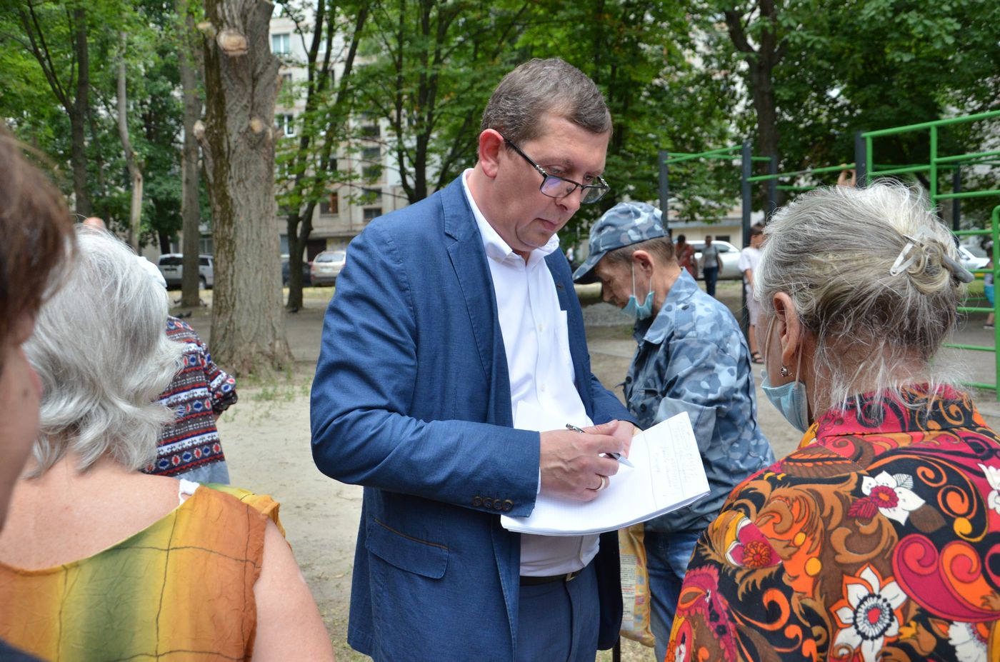 У Харкові відремонтують 1400 під'їздів і встановлять 300 дитячих майданчиків - 6