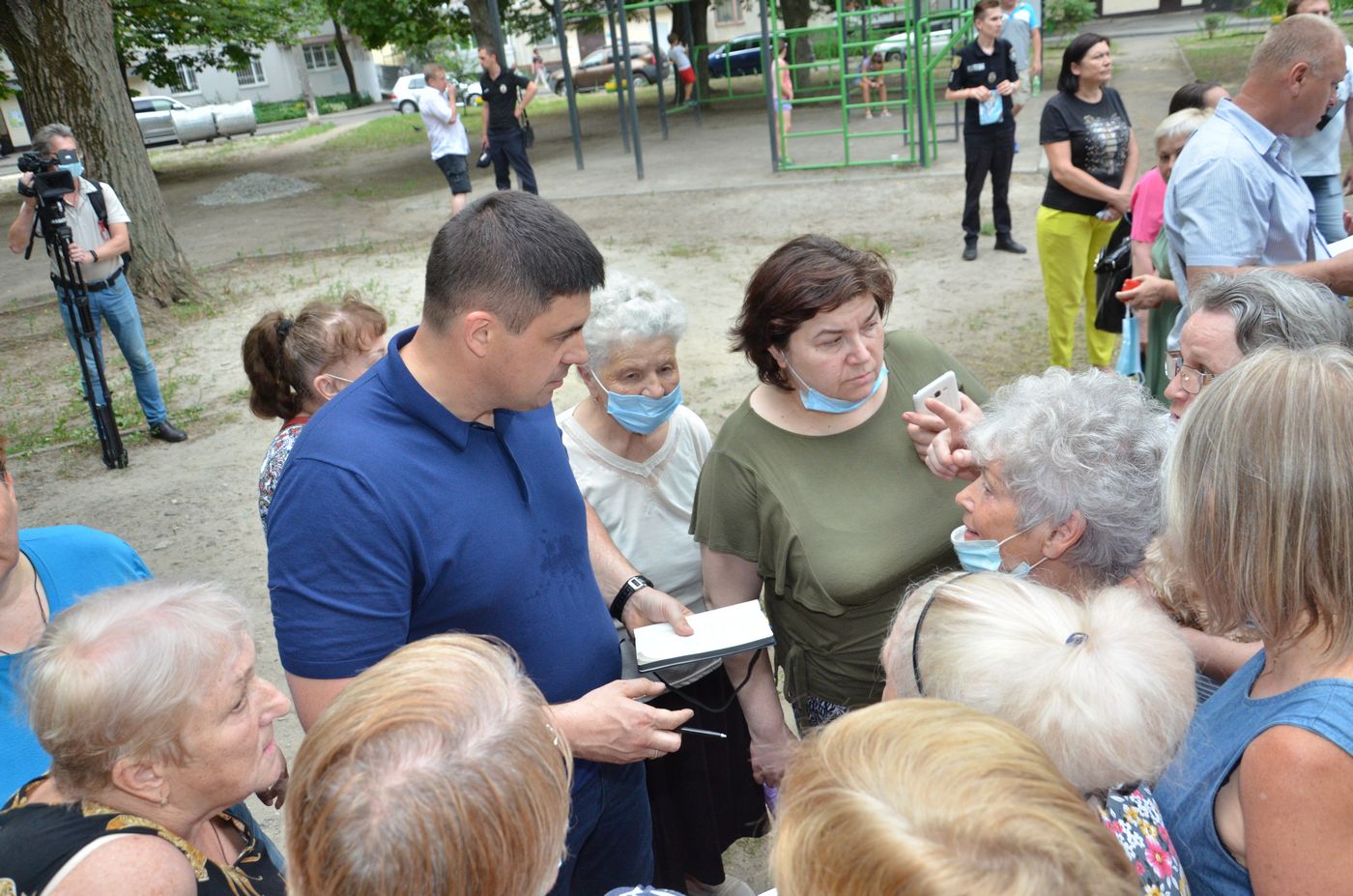 У Харкові відремонтують 1400 під'їздів і встановлять 300 дитячих майданчиків - 7