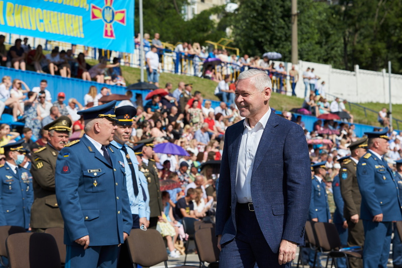 Ігор Терехов привітав молодих офіцерів університету Повітряних Сил