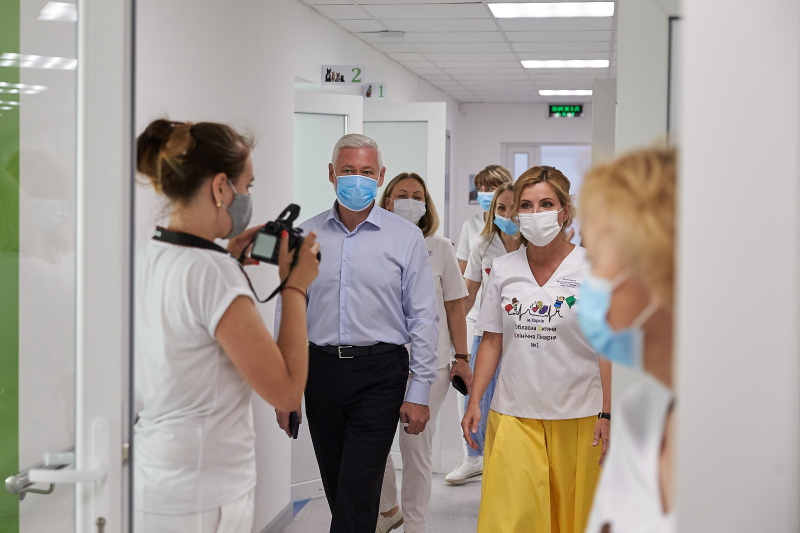 Біля дитячої обласної лікарні відремонтують дорогу