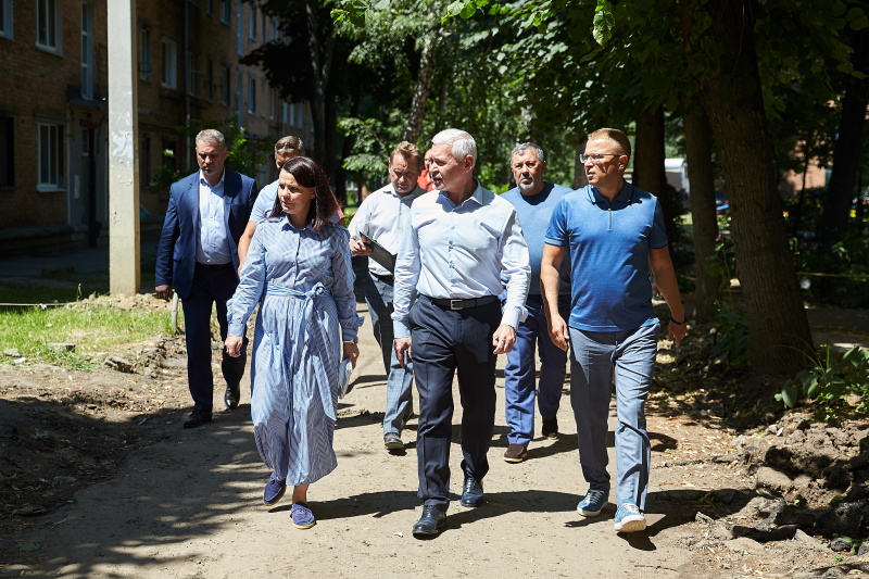 У Харкові ремонтують внутрішньоквартальні дороги