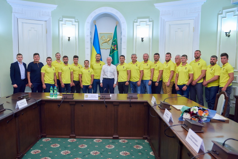 У міськраді нагородили 12-разових чемпіонів України з регбі-7
