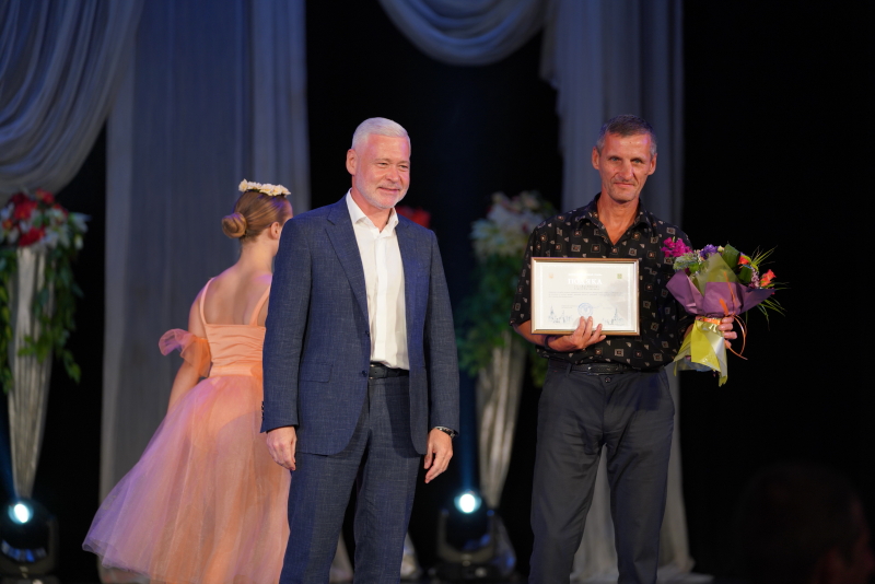 Ігор Терехов привітав з Днем будівельника працівників «Житлобуд-1» - 9