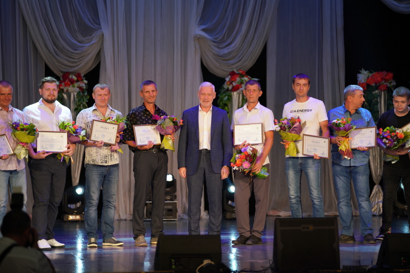 Ігор Терехов привітав з Днем будівельника працівників «Житлобуд-1» - 16