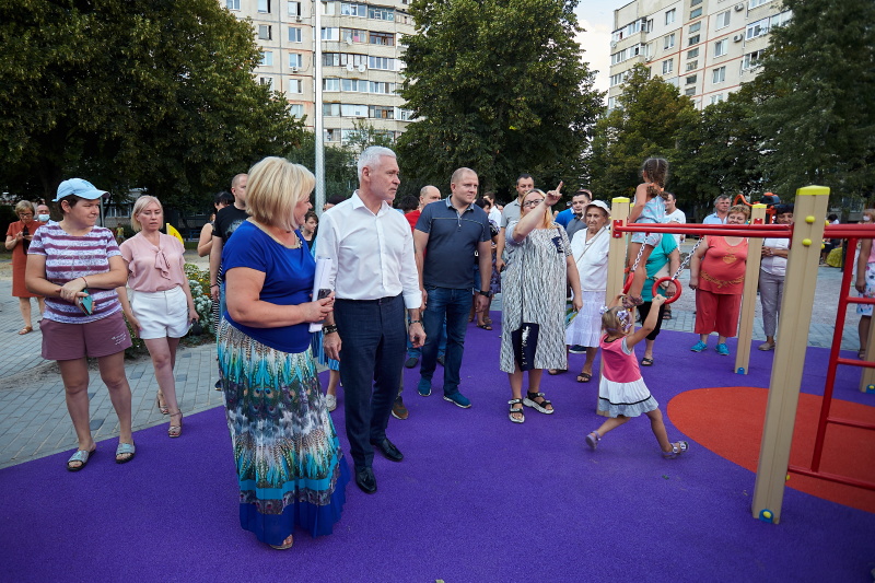 На вулиці Танкопія відкрилася сучасна зона відпочинку