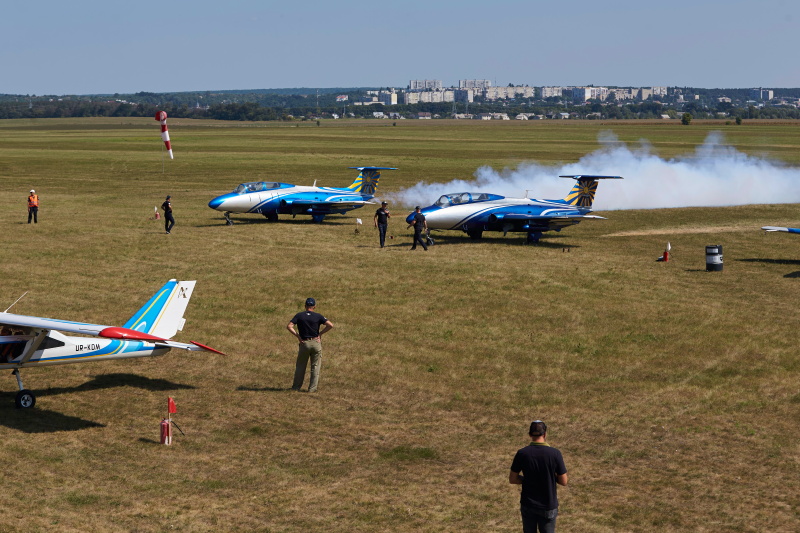 На аеродромі «Коротич» проходить авіаційний фестиваль - 38
