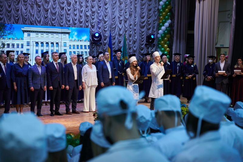 Першокурсників Харківського медуніверситету посвятили в студенти