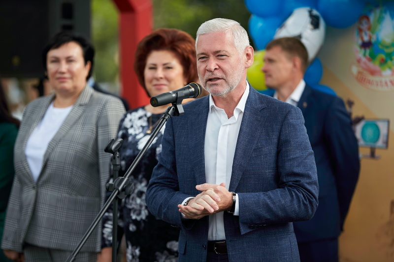 Ігор Терехов відкрив стадіон у школі №171 - 3