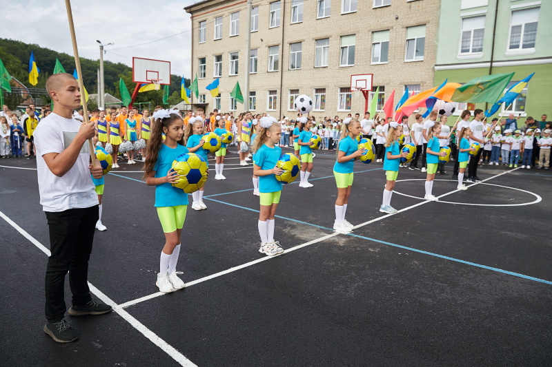 Ігор Терехов відкрив стадіон у школі №171 - 10