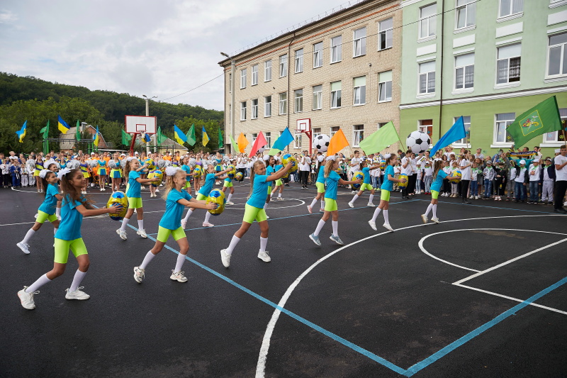 Ігор Терехов відкрив стадіон у школі №171 - 12