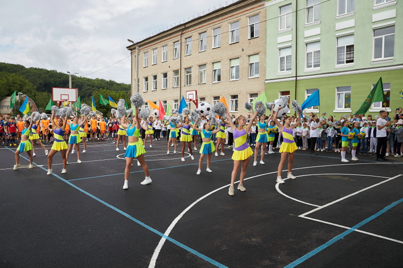 Ігор Терехов відкрив стадіон у школі №171 - 13